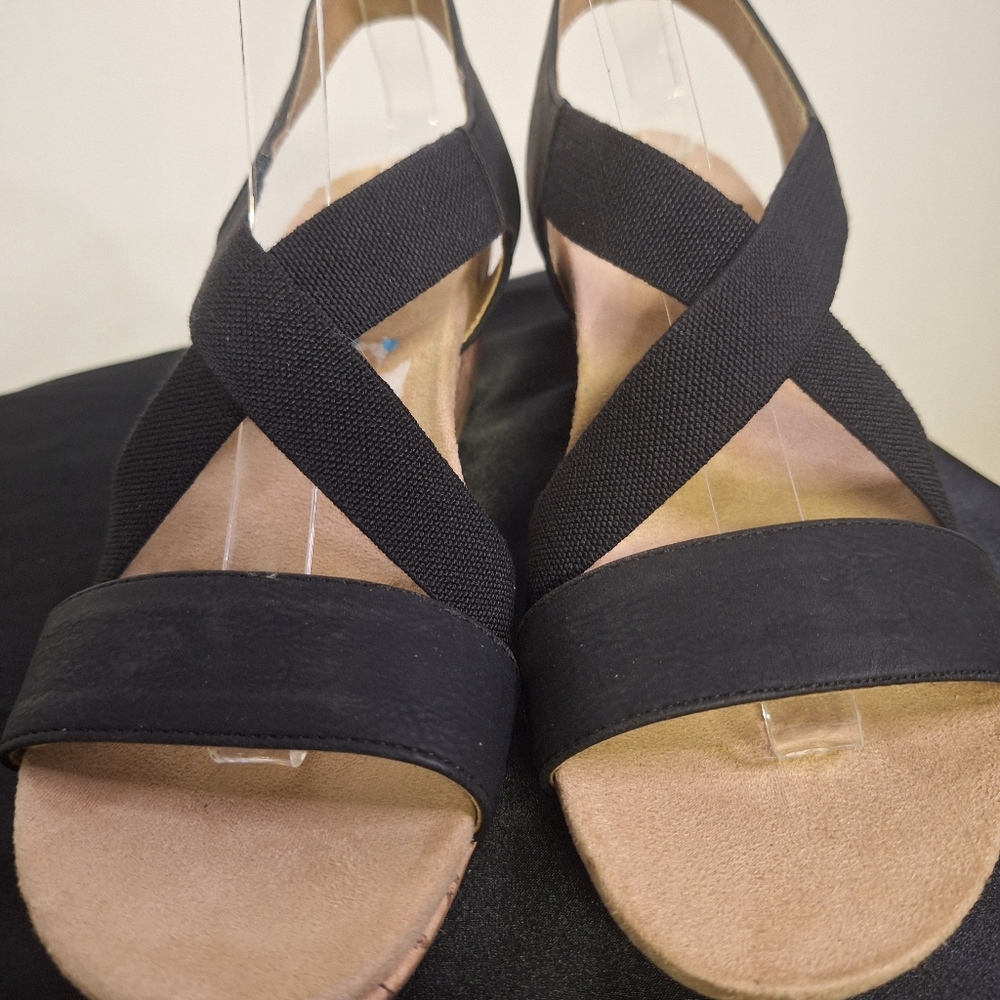 Life Stride Black Crisscross Sandals Size 7m